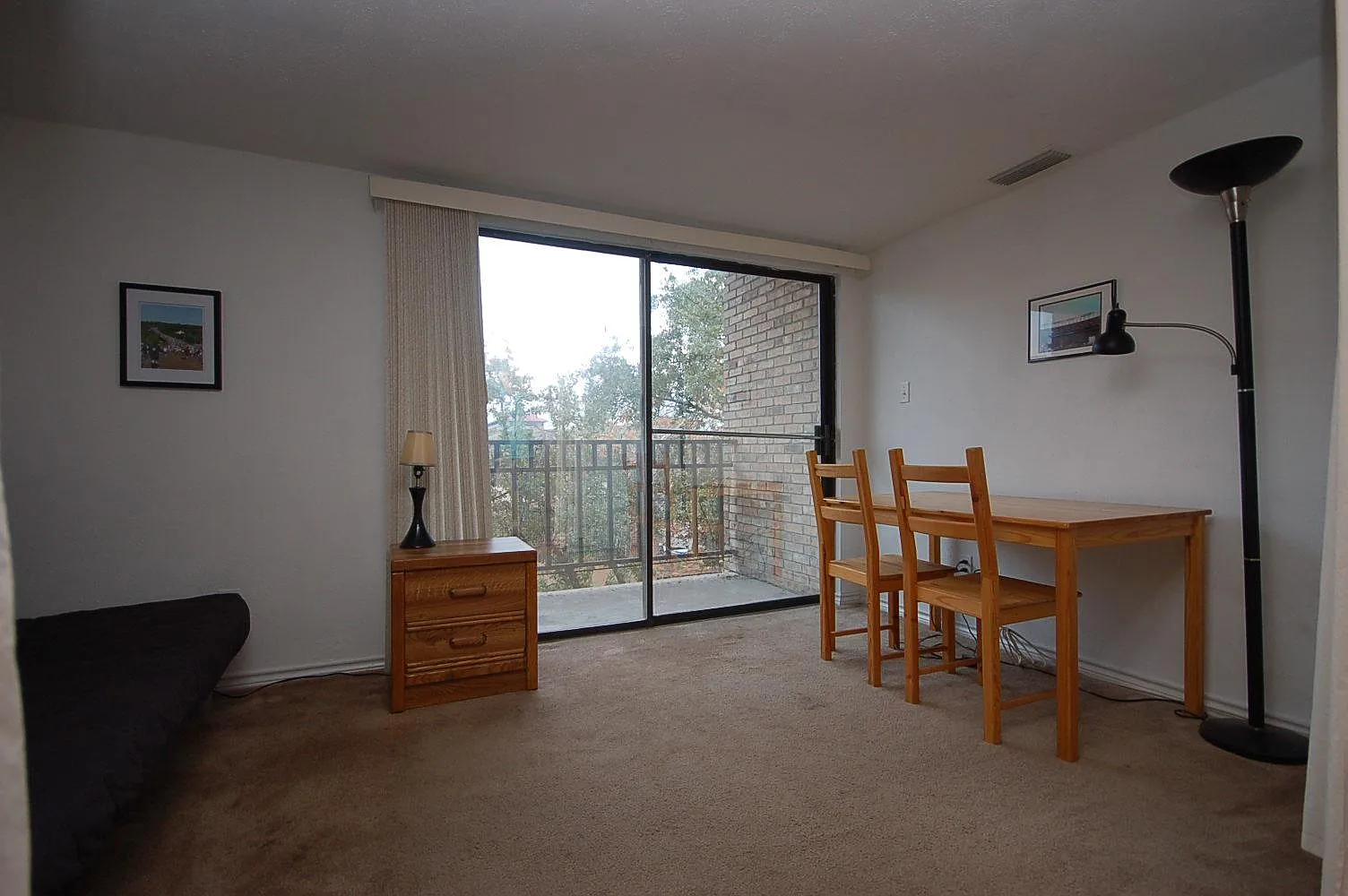 2 bed, 1.0 bath, 698 sqft, $1,300 — Photo 3
