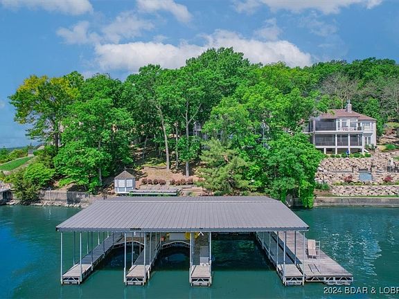 3rd image of 884 Palisades Dr