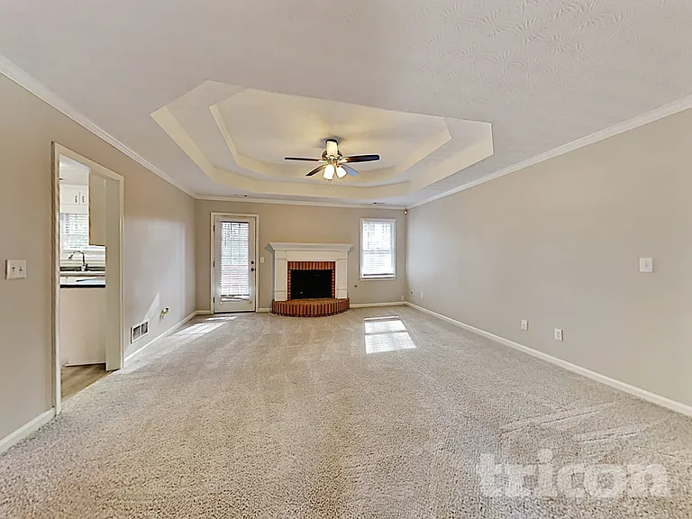 1911 Kevin Dr SE — Photo 3