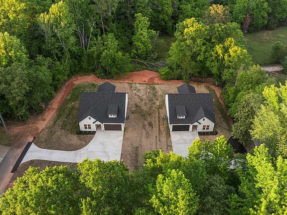 3rd image of 207 Love Springs Rd