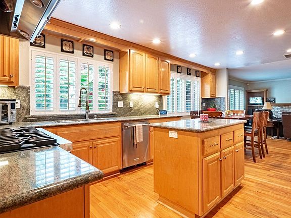 3rd image of 2214 Peyton Ct
