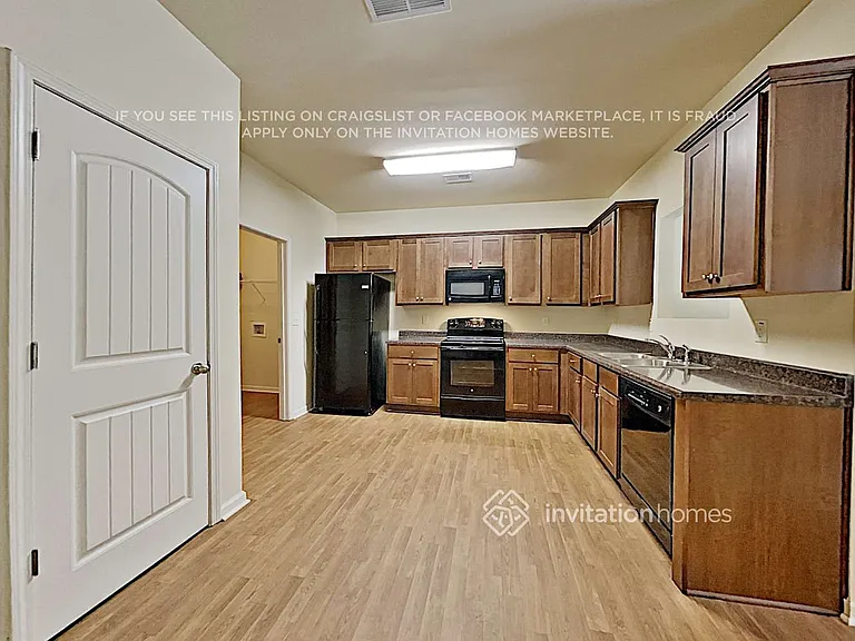 906 Grenier Ter — Photo 6