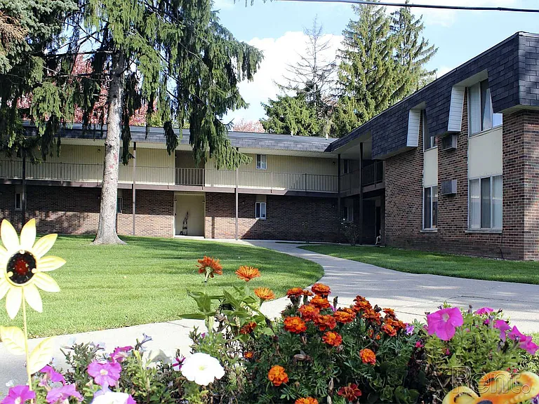 Waverly House Apartments — Photo 3