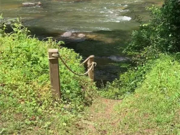 1175 Mabe Dr, Danbury, NC 27016