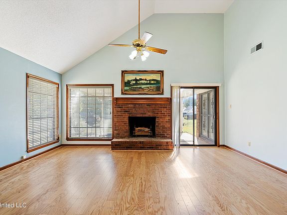 5th image of 361 Fairmont Pl