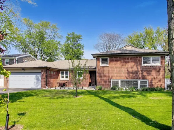 2725 Roslyn Ln, Highland Park, IL 60035