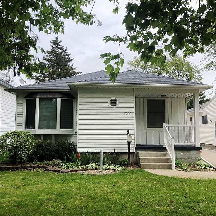 2nd image of 2522 Blackmore St