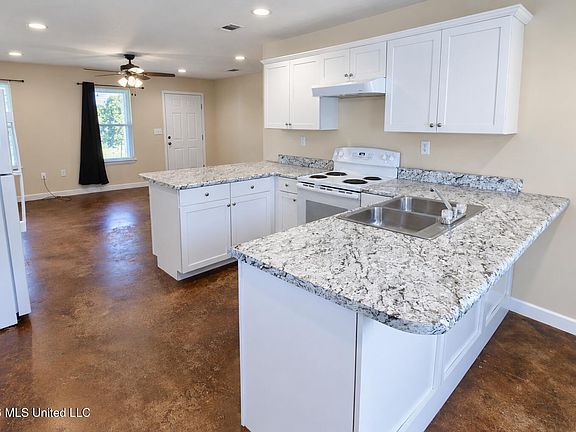 4th image of 50 Plum St
