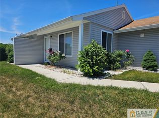 26 Larch Plz, Monroe Township, NJ 08831