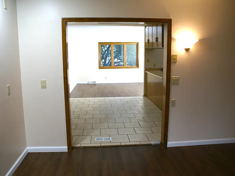 11220 Curtis Ave — Photo 5