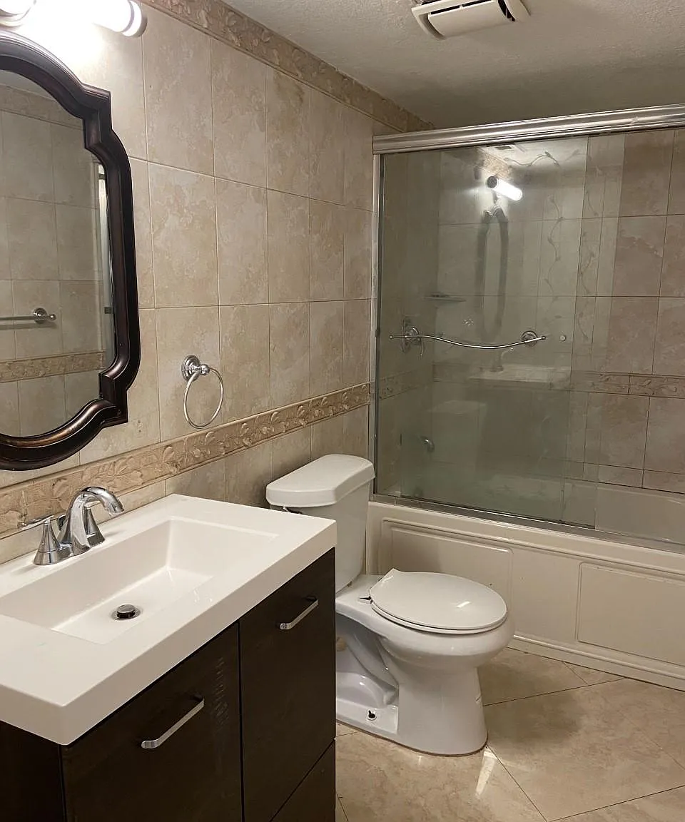 3 bed, 1054 sqft, $2,600 — Photo 3