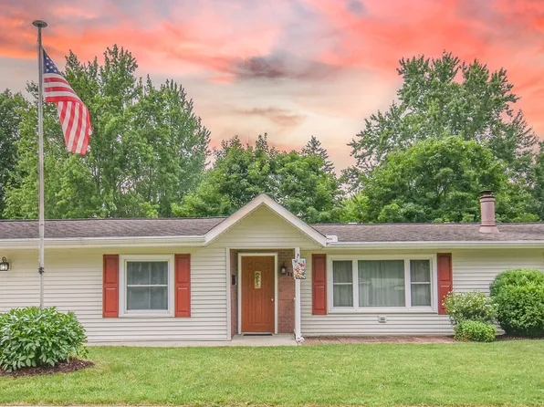 11 E Liberty St, Quincy, MI 49082