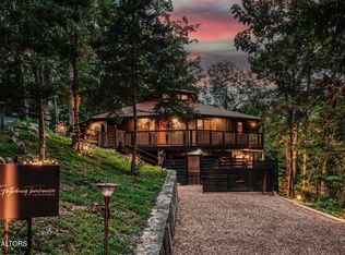 908 Stans Rd, Gatlinburg, TN 37738