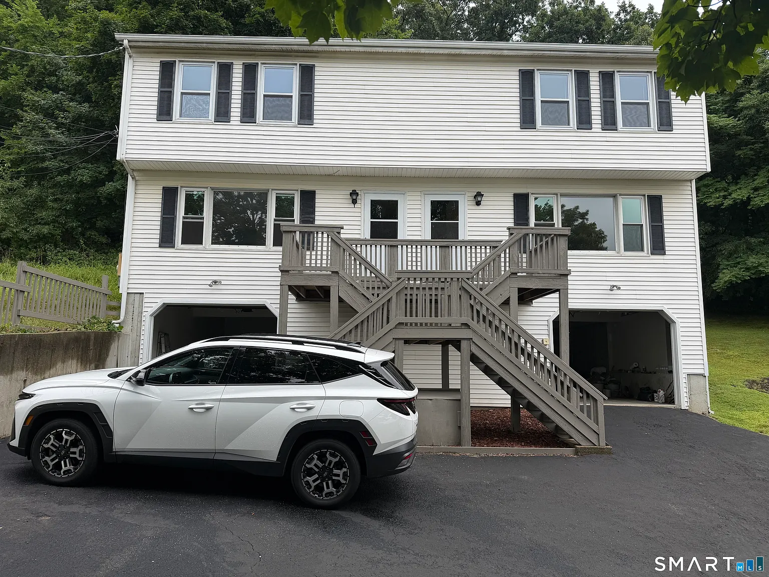 3 bed, 1.0 bath, 1050 sqft, $2,200 — Photo 1