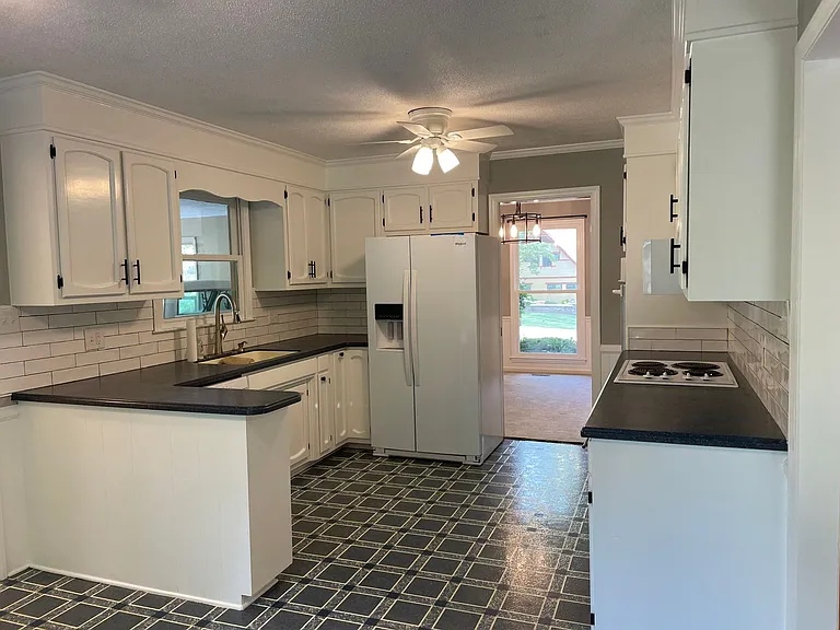 7942 Lake Vista Dr — Photo 12