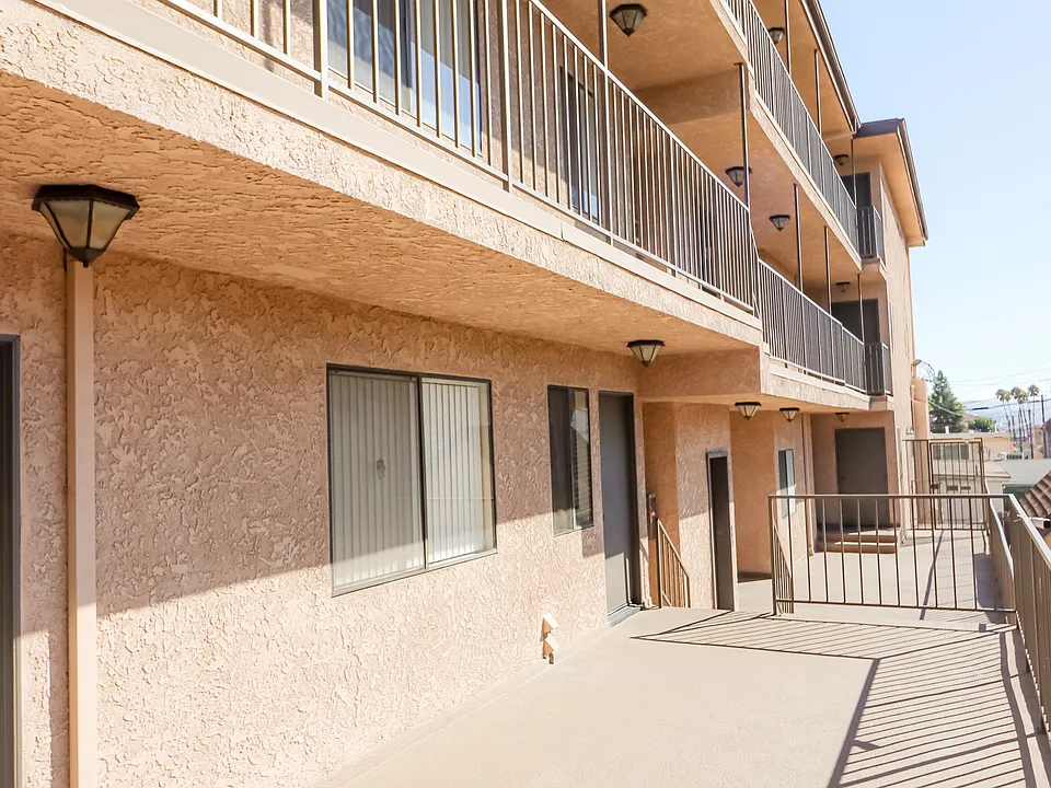 Sixth Street Venture Luxury Apartments