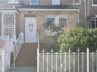 916 E 221st St, Bronx, NY, 10469