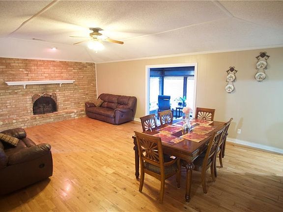 2nd image of 2013 Meadowcreek Dr