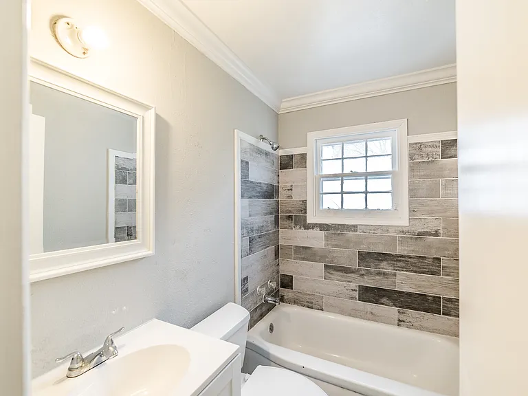162 Wilkenson Dr NE — Photo 4