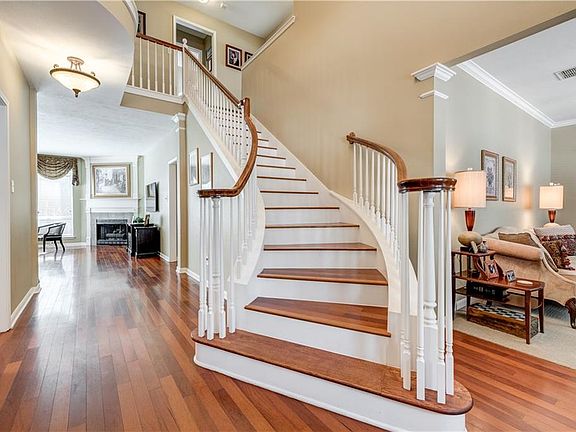 3rd image of 1505 Highland Lakes Dr