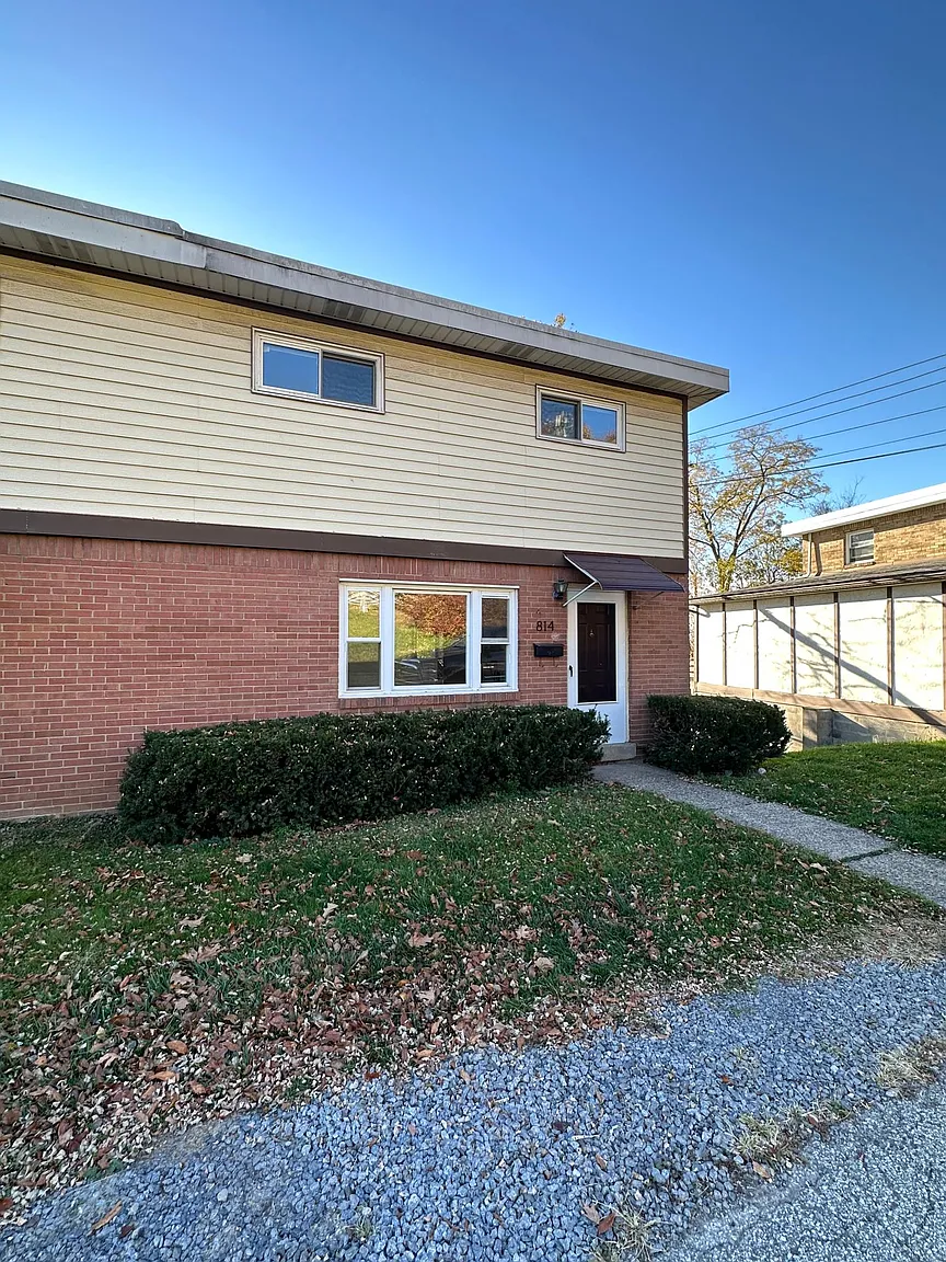 814 Benton Ave photo 1