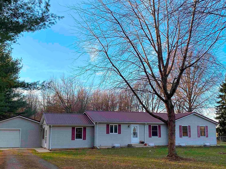 3 bed 2 bath on 1 acre lot