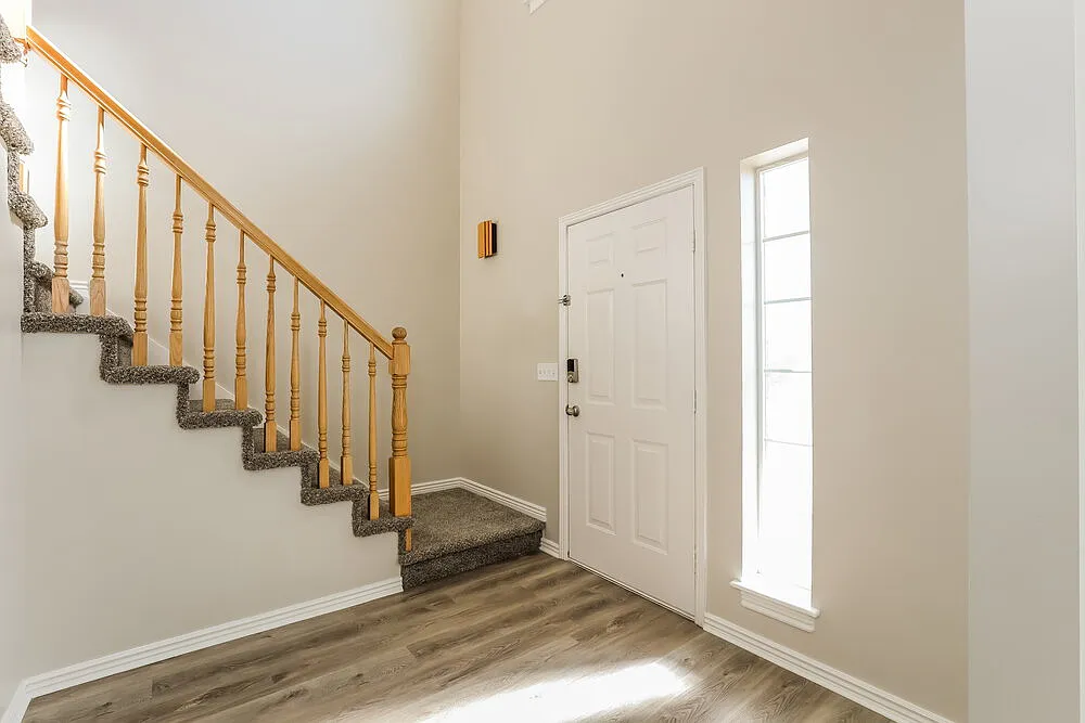 5 bed, 3.5 bath, 2770 sqft, $3,030 — Photo 4