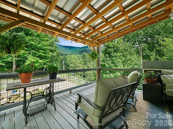 3rd image of 1523 Roaring Fork Rd