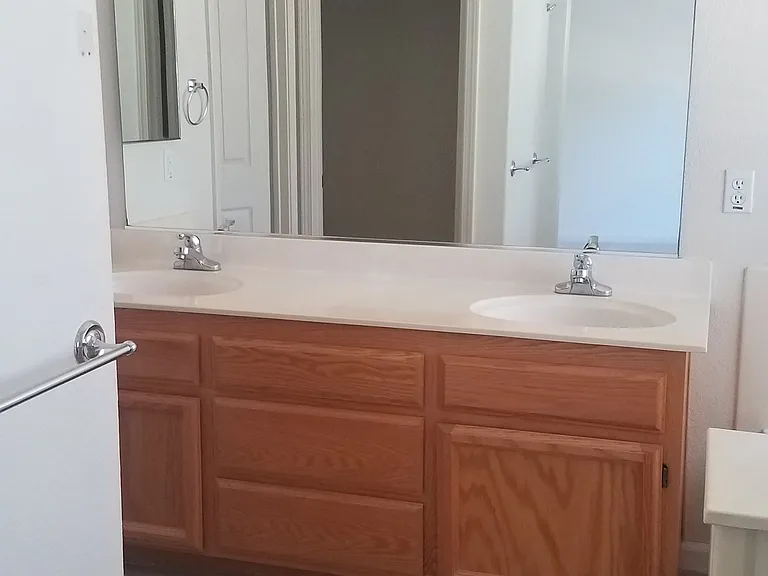 1022 Thompson Cir — Photo 8