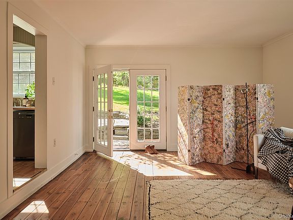 4th image of 82 Oak Street