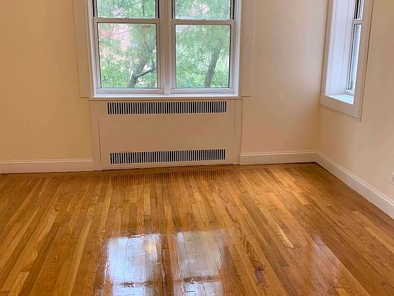 3rd image of 140 Van Cortlandt Ave W #5G