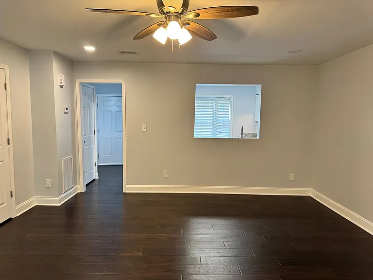 4315 Baylor St — Photo 4