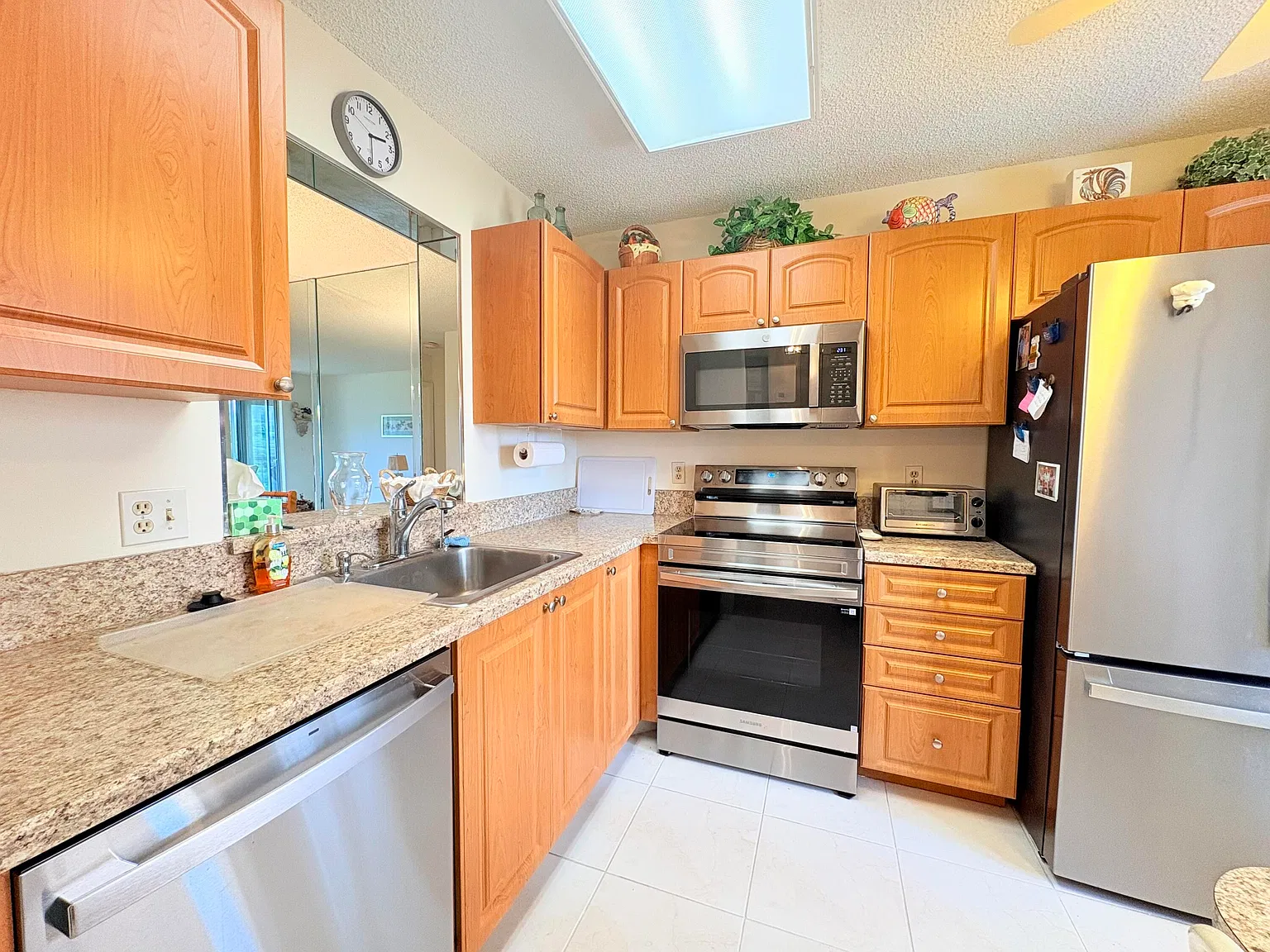 2 bed, 2.0 bath, 1110 sqft, $1,800 — Photo 4