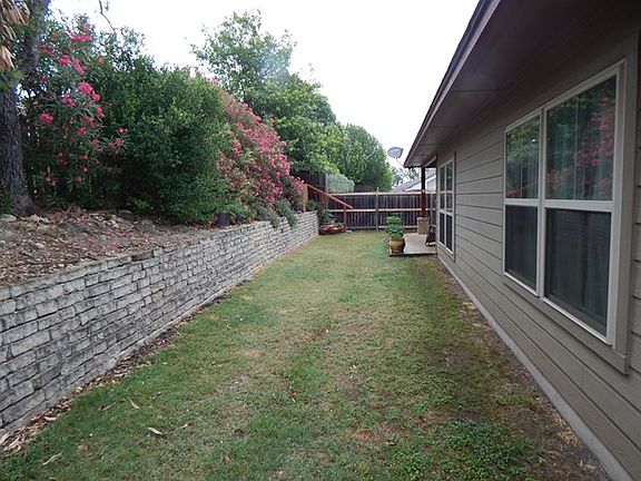 3rd image of 640 Oak Valley Dr