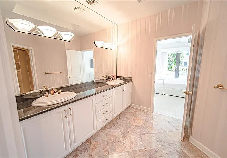 50 Bay Colony Dr — Photo 13