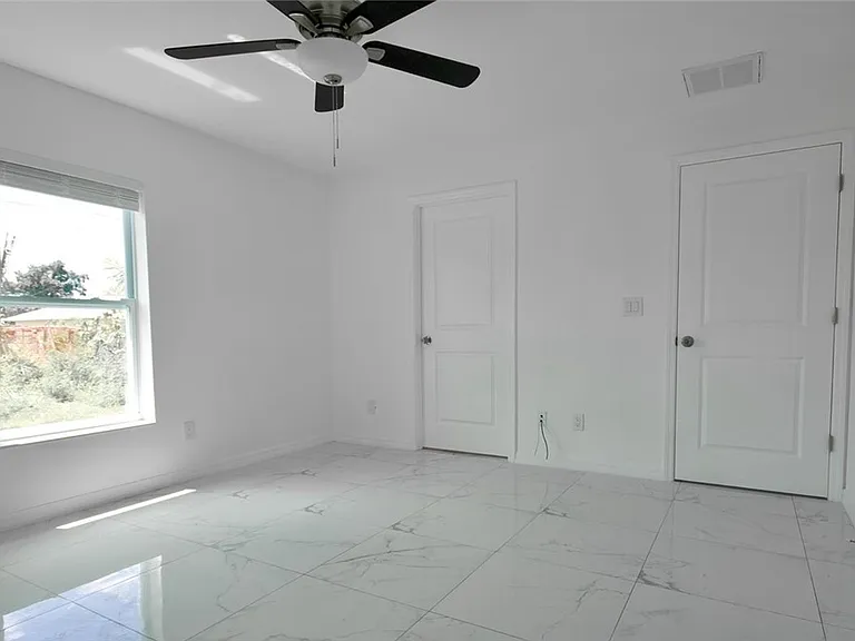 3428 Jeffcott St — Photo 10