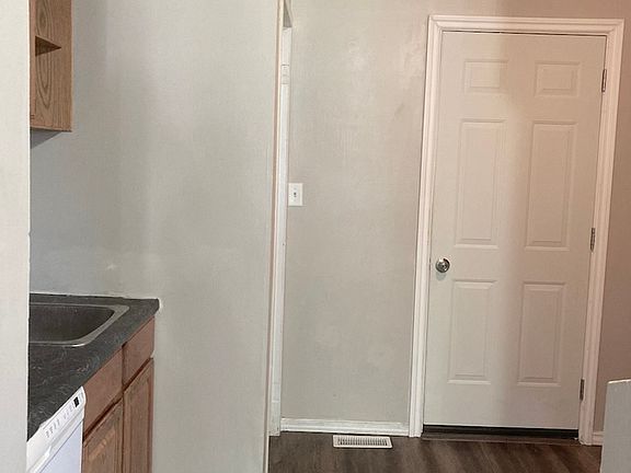 4th image of 1261 Curry Ave
