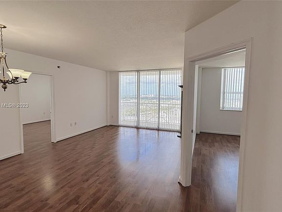 3rd image of 19501 W Country Club Dr APT 2512