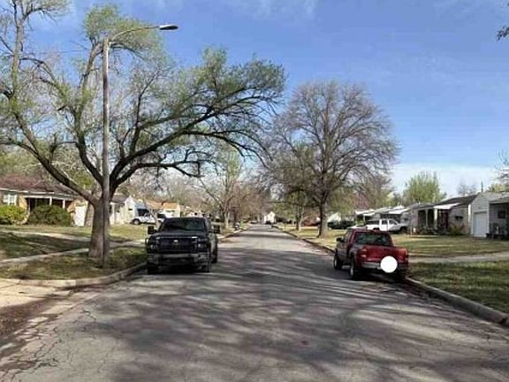 Exterior Neighborhood (street photo)