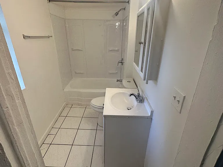 521 May St #1W — Photo 1