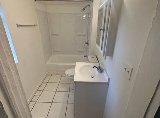 521 May St APT 2W, Waukegan, IL 60085