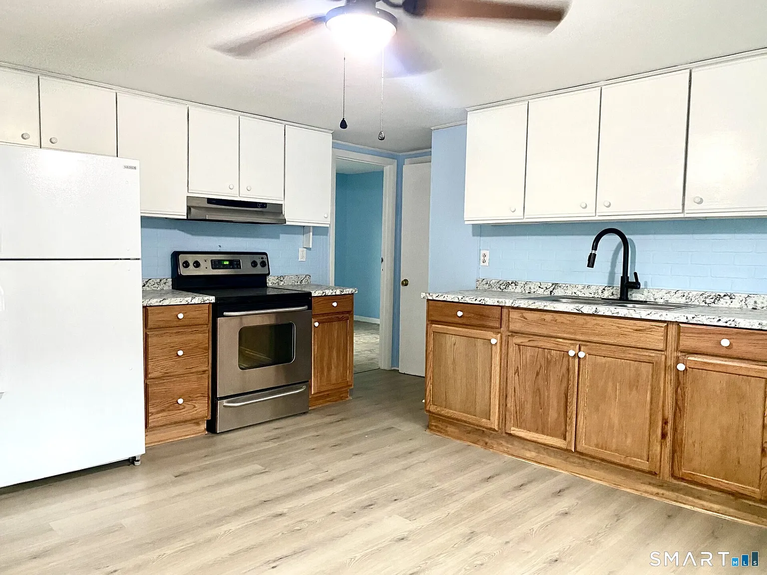 3 bed, 1.0 bath, 972 sqft, $1,700 — Photo 2
