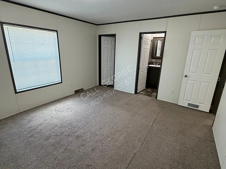 719 Pine Ave — Photo 8