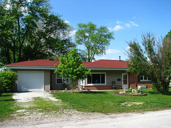 508 E Buckner St, Tuscola, IL 61953