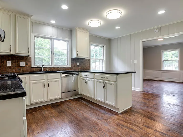 4207 Barfield Rd — Photo 11