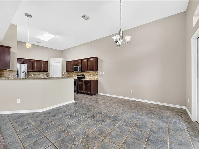 7414 Lake Micala Dr — Photo 17
