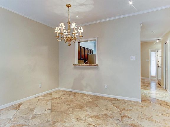 5th image of 1054 Augusta Dr