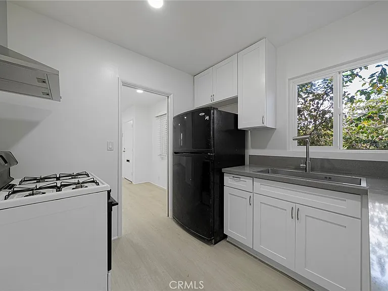 9050 Huntington Dr — Photo 12