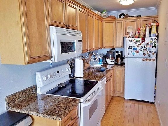 3rd image of 2540 Shore Blvd APT 8P