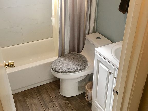 Beautiful modern & updated 